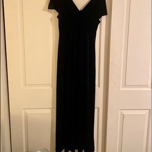 Elegant, long black, velvety evening dress by Robbie Bee in size 12.